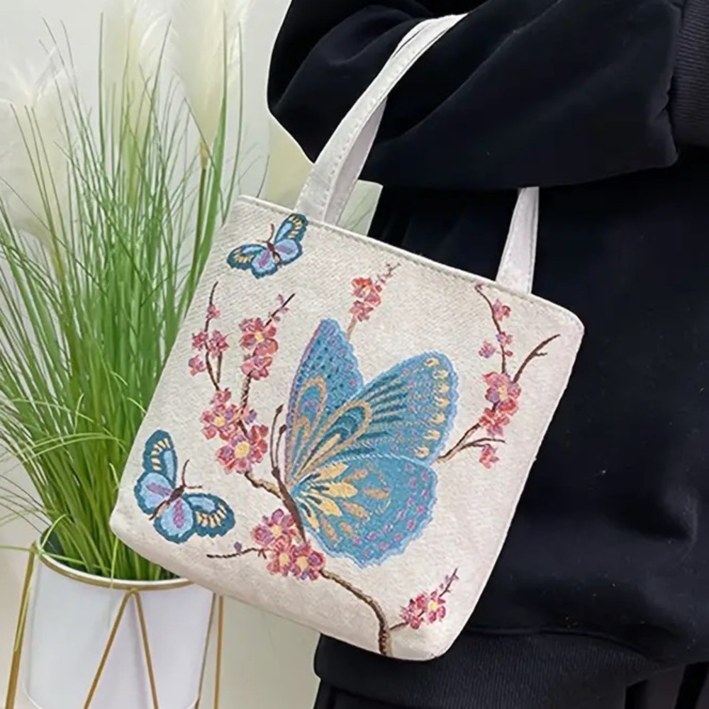 🆕 Butterfly off white tote bag 🦋